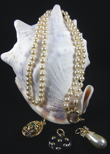 #55 pearls pendants
